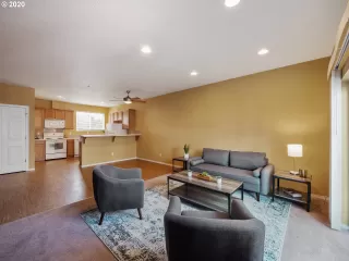 Photo #4: 20678685 Listing