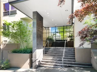 Photo #1: 20678949 Listing