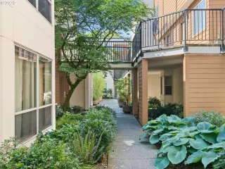 Photo #4: 20678949 Listing