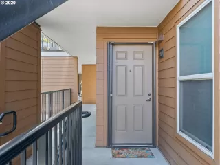 Photo #5: 20678949 Listing