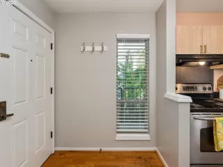 Photo #6: 20678949 Listing