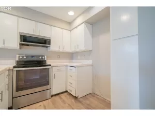 Photo #4: 20680312 Listing