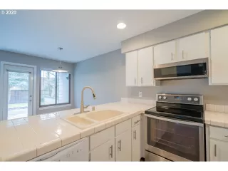 Photo #5: 20680312 Listing