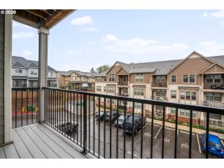 Photo #4: 20680618 Listing