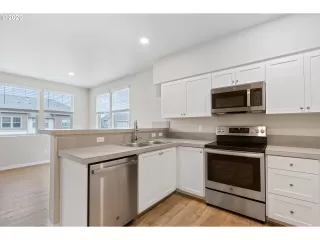 Photo #6: 20680618 Listing