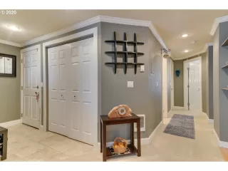 Photo #6: 20681985 Listing