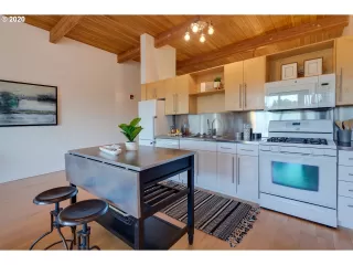 Photo #2: 20683772 Listing