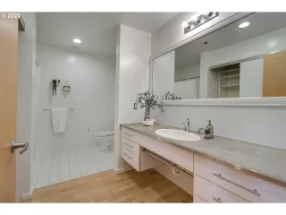 Photo #5: 20683772 Listing