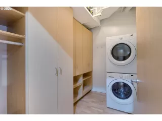 Photo #6: 20683772 Listing