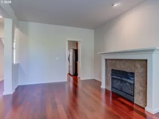 Photo #6: 20684013 Listing