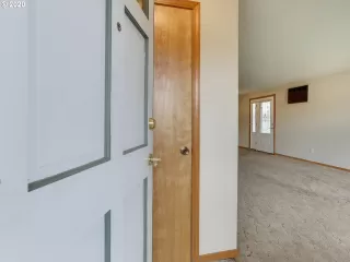 Photo #5: 20684340 Listing