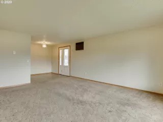 Photo #6: 20684340 Listing