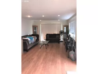 Photo #4: 20685465 Listing