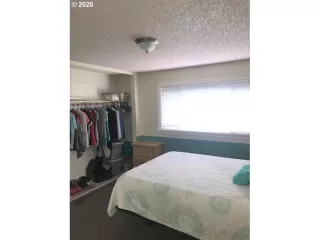 Photo #6: 20685465 Listing