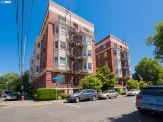 Photo #2: 20685560 Listing