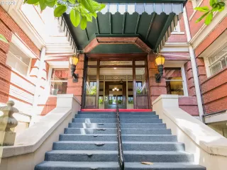 Photo #3: 20685560 Listing