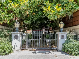 Photo #5: 20685560 Listing