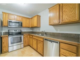 Photo #6: 20685622 Listing