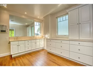 Photo #5: 20686400 Listing