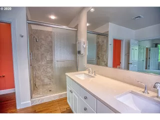 Photo #6: 20686400 Listing