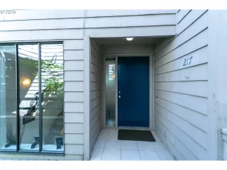 Photo #1: 20686587 Listing