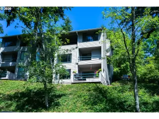 Photo #6: 20686587 Listing