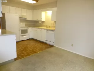 Photo #4: 20686595 Listing