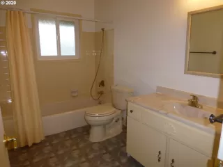 Photo #6: 20686595 Listing