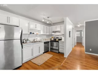 Photo #2: 20686618 Listing