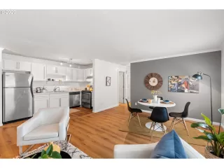 Photo #5: 20686618 Listing