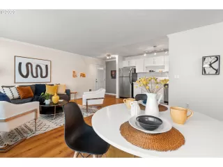 Photo #6: 20686618 Listing