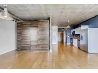 Photo #5: 20687863 Listing