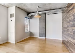 Photo #6: 20687863 Listing