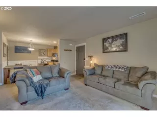 Photo #5: 20688988 Listing