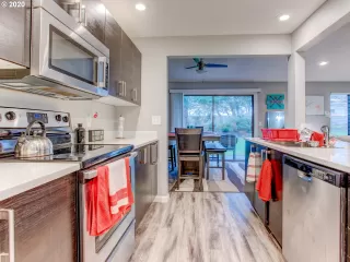 Photo #5: 20689200 Listing 