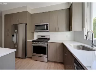 Photo #2: 20689405 Listing