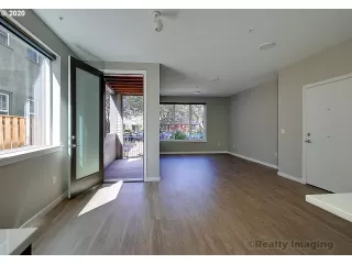 Photo #4: 20689405 Listing