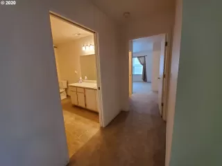 Photo #4: 20689575 Listing