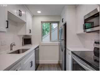 Photo #4: 20690070 Listing 