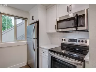 Photo #5: 20690070 Listing 