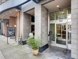 Photo #1: 20690298 Listing