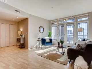 Photo #4: 20690298 Listing