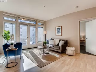 Photo #6: 20690298 Listing