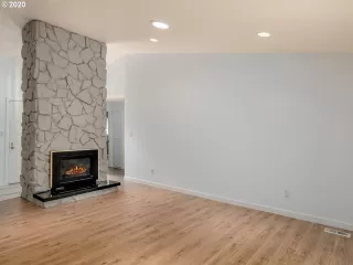 Photo #4: 20691006 Listing