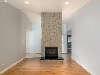 Photo #5: 20691006 Listing