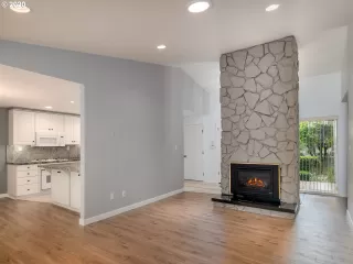 Photo #6: 20691006 Listing