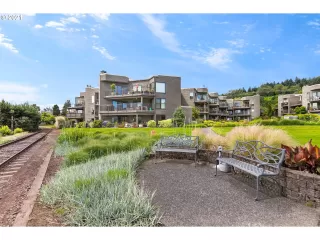 Photo #4: 20691016 Listing