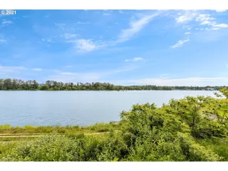 Photo #5: 20691016 Listing