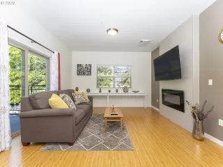 Photo #2: 20691456 Listing