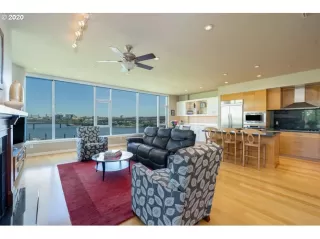 Photo #3: 20692401 Listing